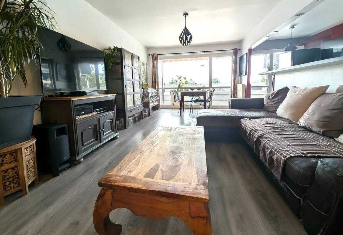 Appartement à LES ESSARTS-LE-ROI