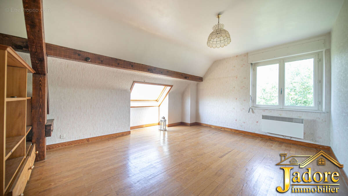 *** trop tard ** maison de village beau volume - photo 16