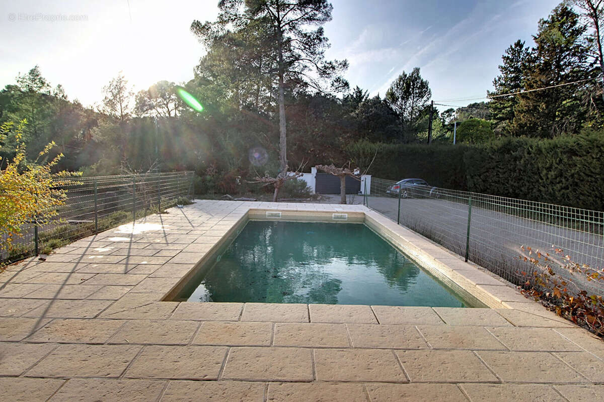 EXCLUSIVITÉ - Maison à Lorgues T4 sur 2145 m² de terrain avec une belle piscine et garage - photo 3