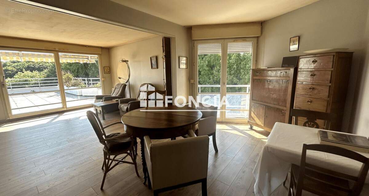 Appartement à MONT-SAINT-AIGNAN