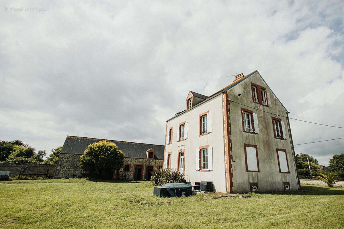 Maison à REVILLE