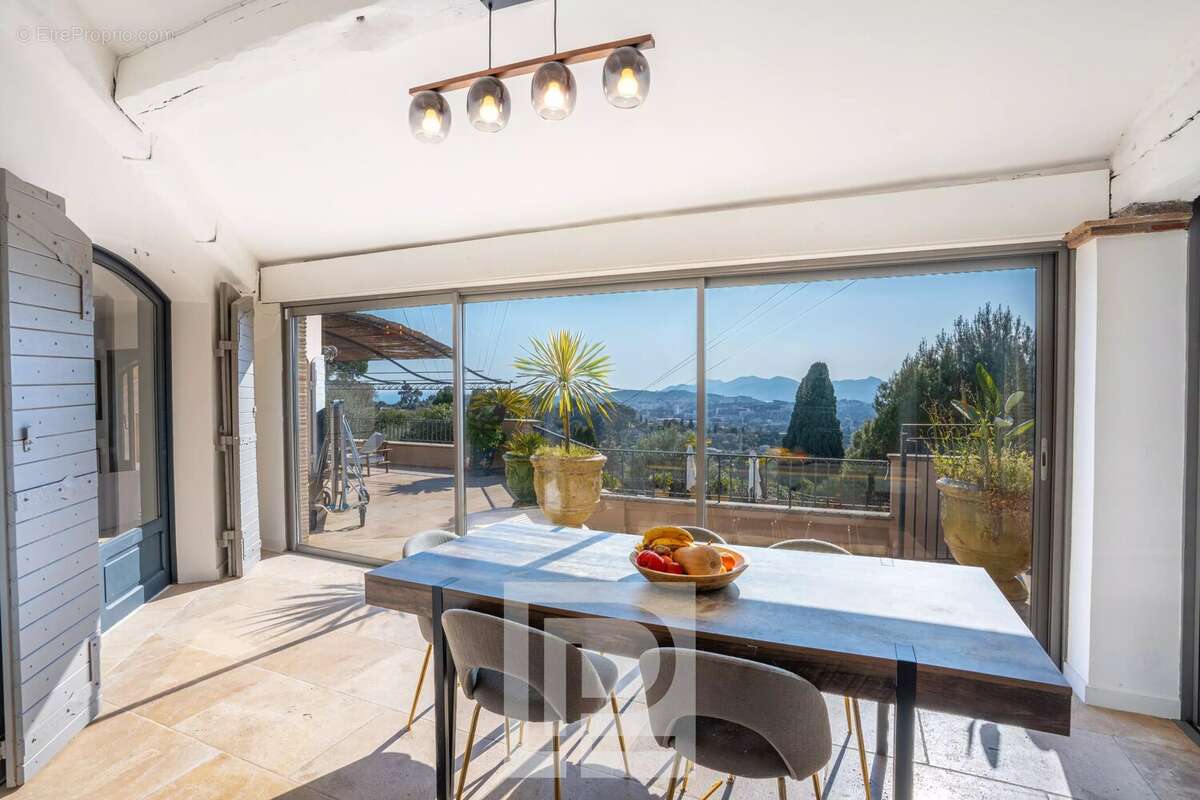 Maison à MOUGINS