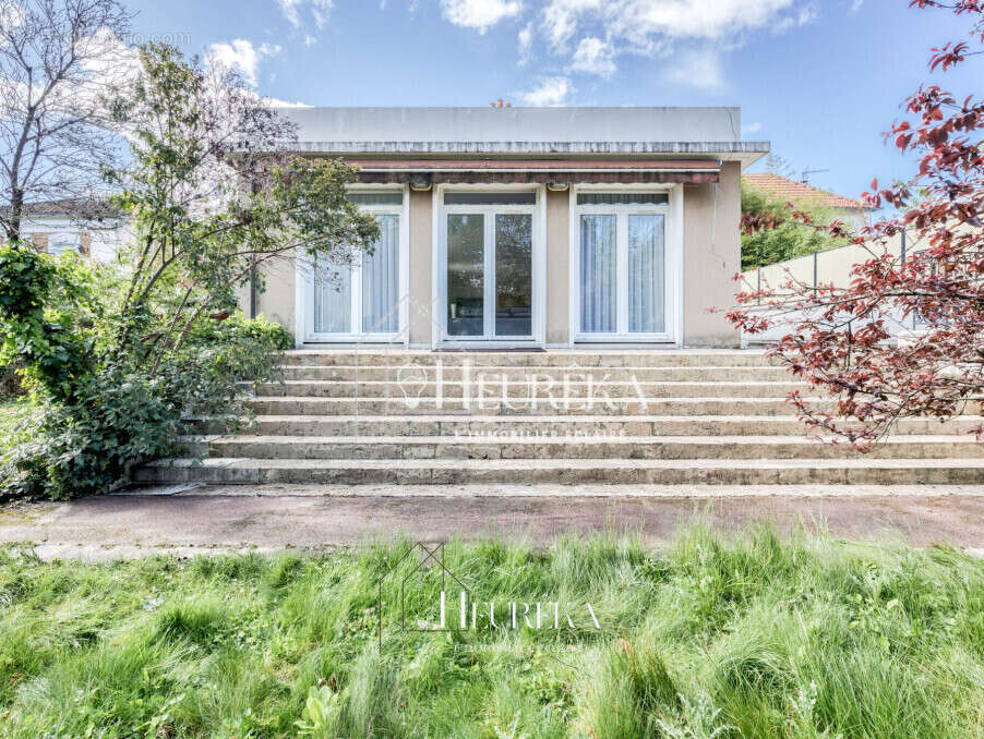 Maison à SAINT-MAUR-DES-FOSSES