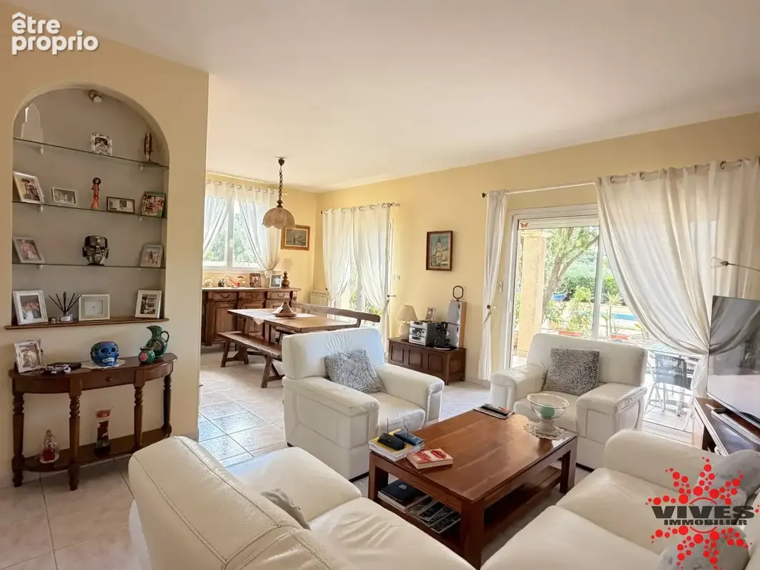 Maison traditionnelle avec pisicine sur un terrain de 922m2 - photo 8