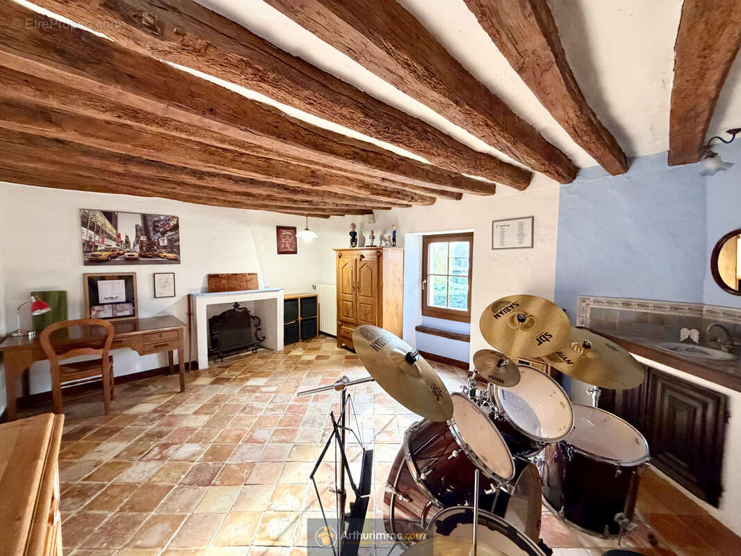 Maison à CRECY-LA-CHAPELLE