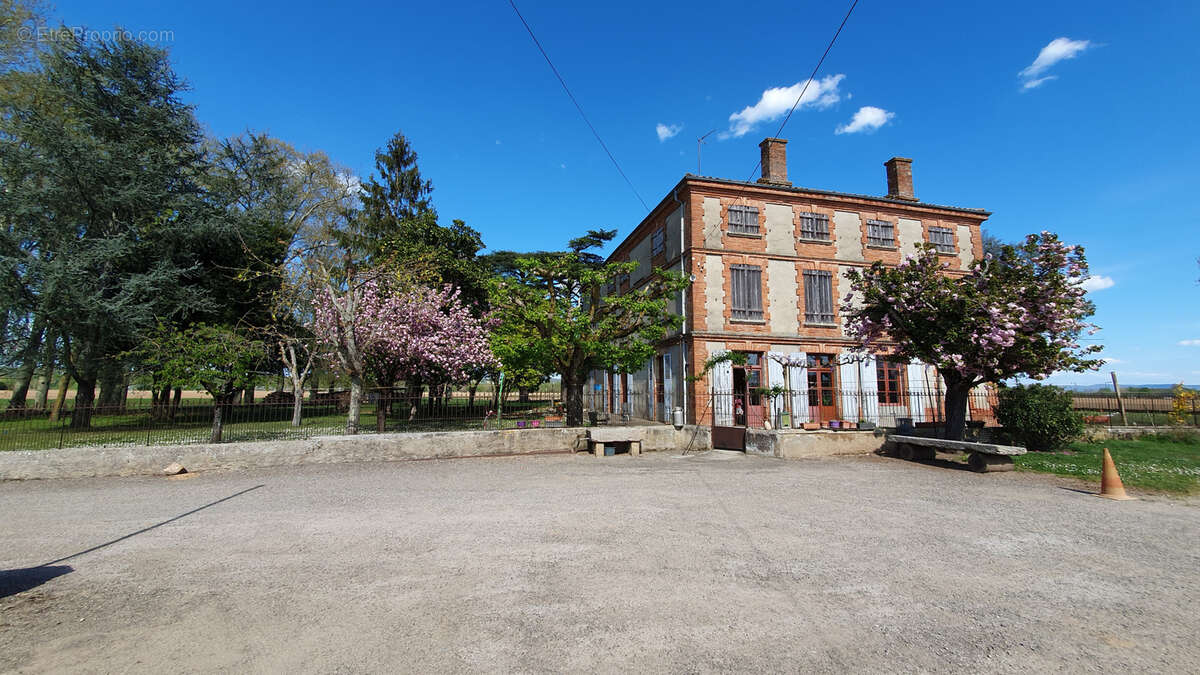 Maison à NEGREPELISSE