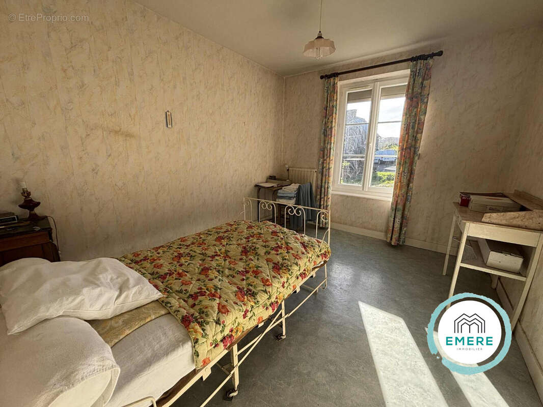 Maison à SAINT-AUBIN-DE-TERREGATTE