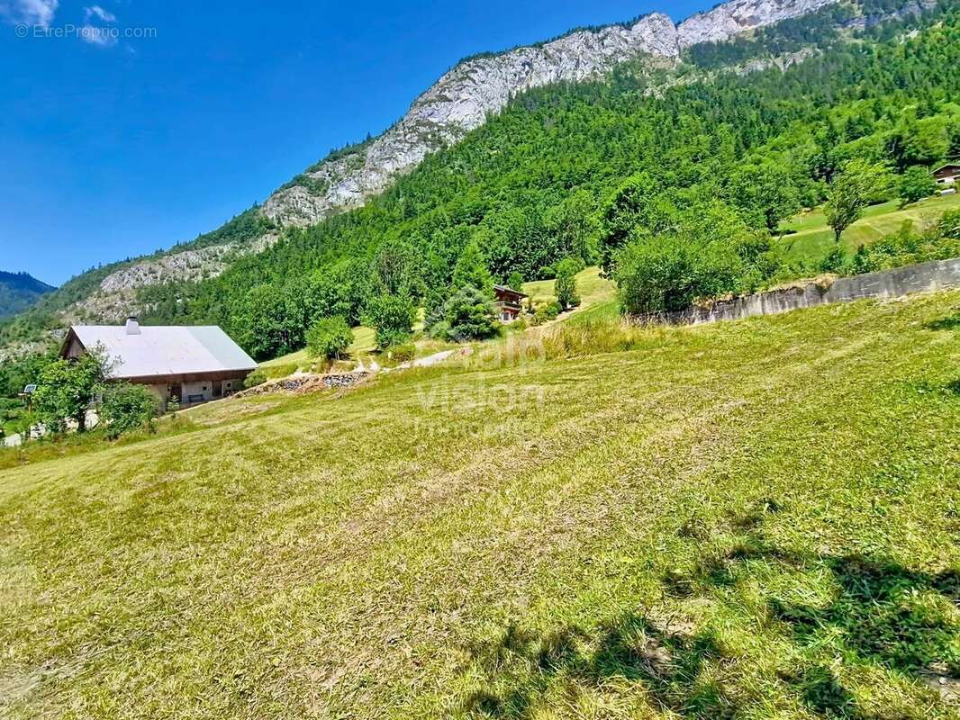 Terrain à ABONDANCE