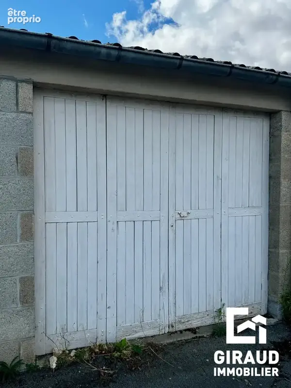 Parking à FONTENAY-LE-COMTE