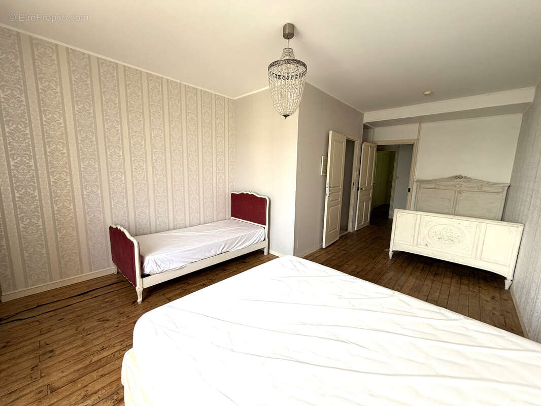 Appartement à EGLISENEUVE-D'ENTRAIGUES