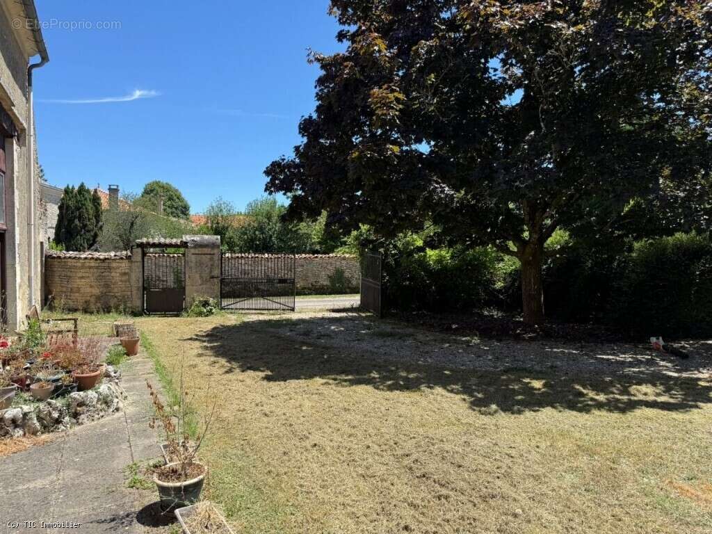 Maison à VILLEFAGNAN