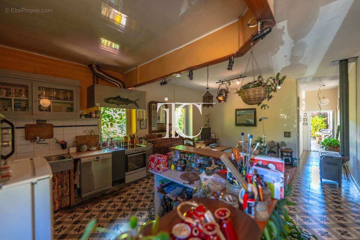 Maison à LES ASSIONS