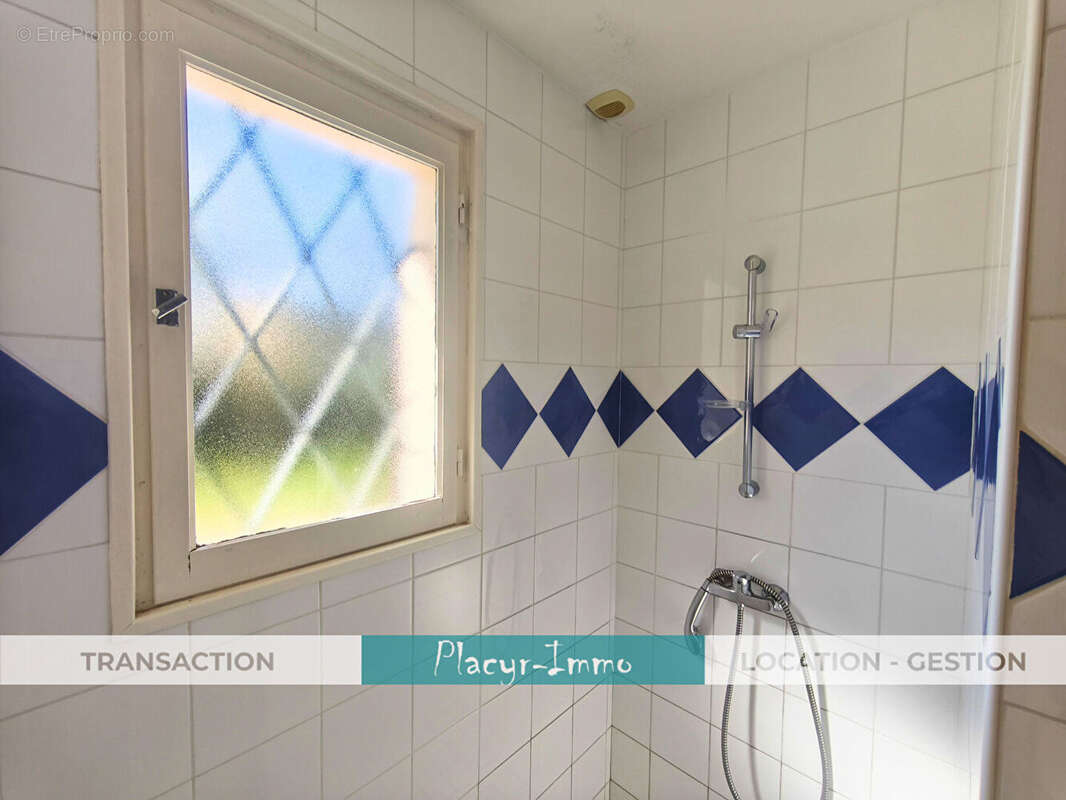 Maison à BAGE-LE-CHATEL