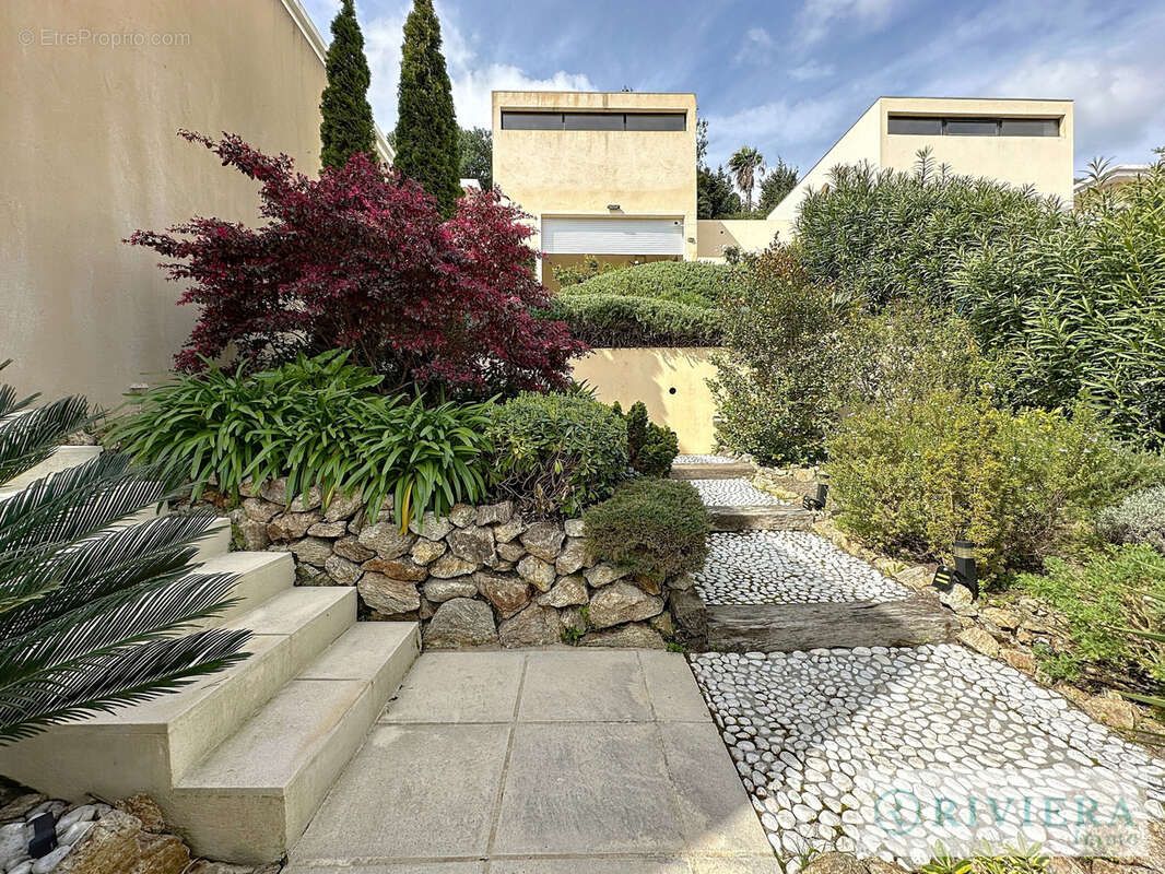 Maison à MANDELIEU-LA-NAPOULE