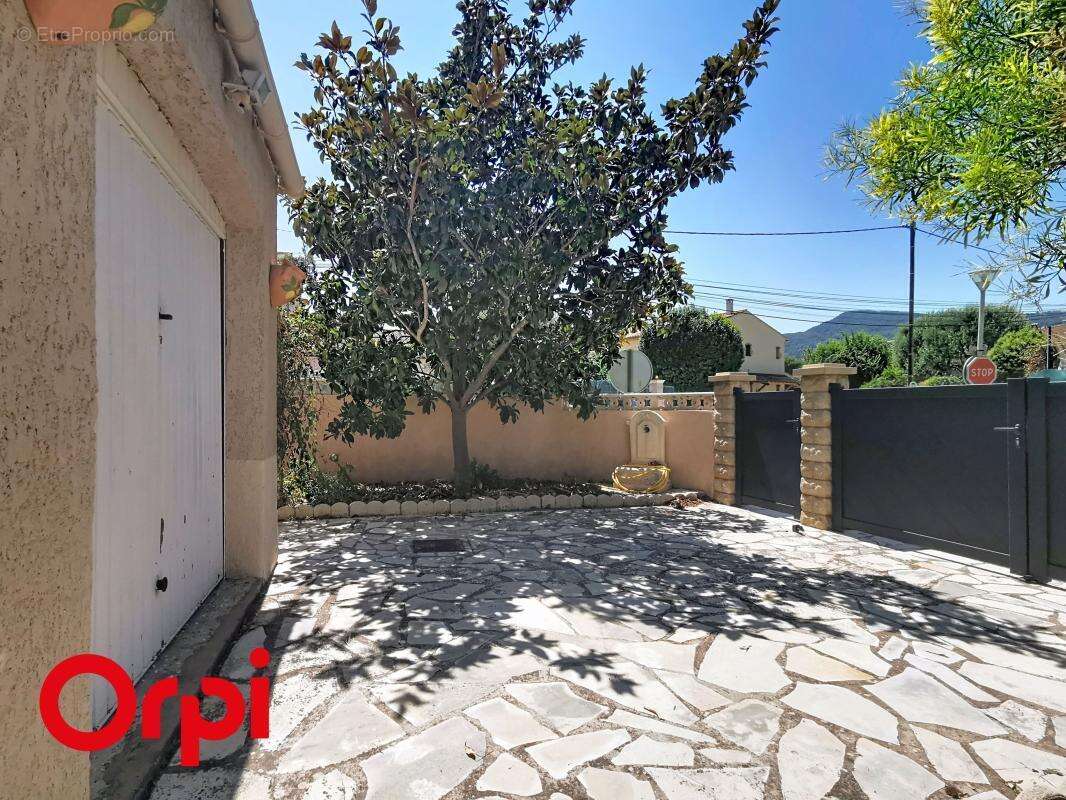 Maison À Vendre - 3 chambres - jardin - garage - photo 16