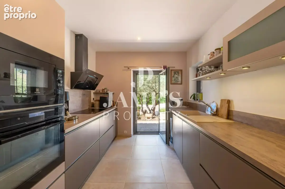 Maison 8 pièces 295 m² à vendre à Eygalieres (13810) - photo 7