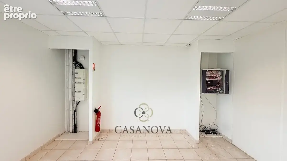Immeuble de 800 m² avec potentiel de transformation en habitation à Lattes - photo 6