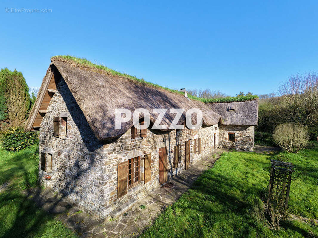 Maison de caractère 5 pièces avec jardin et dépendance - LE MESNIL - Terrain de 2494 m² - photo 2