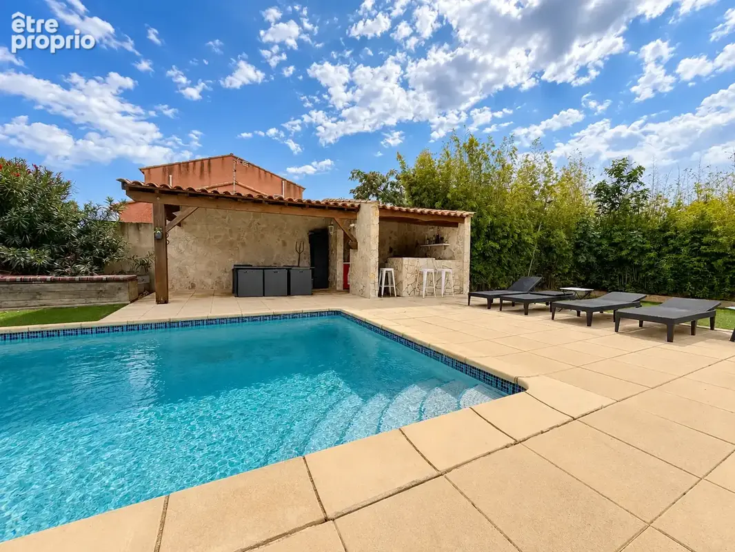 Vend maison de 163m2 avec piscine et garage sur un terrain de 1052m2 - photo 4
