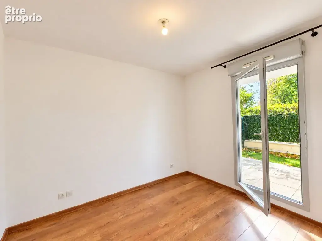 EXCLUSIVITÉ - TASSIN - 134, rue Joliot Curie, T2 en rez-de-jardin - photo 6