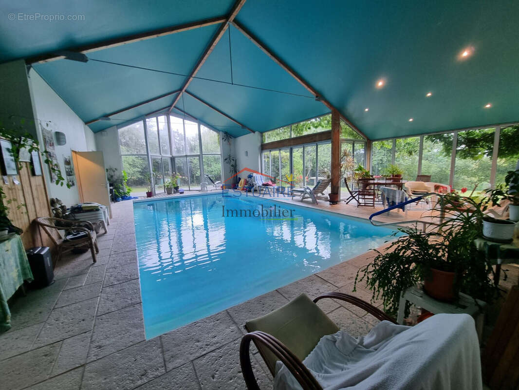 Maison à SAINT-ETIENNE-DE-MONTLUC