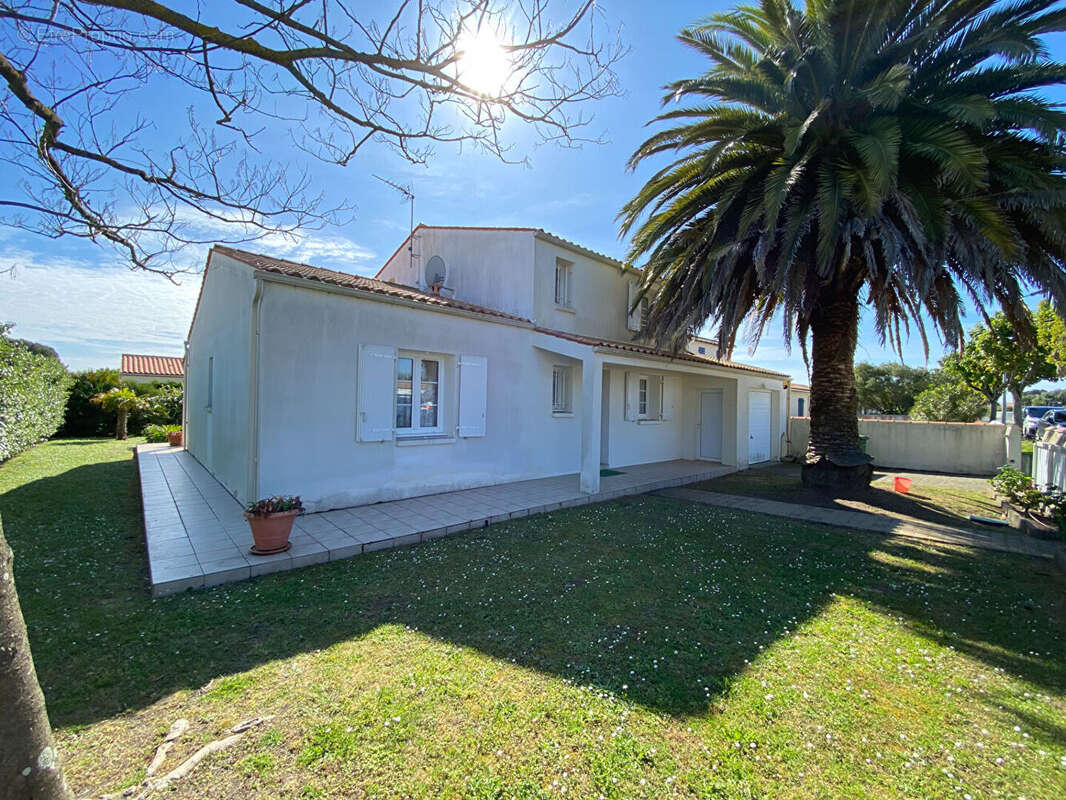 Maison à LA BREE-LES-BAINS