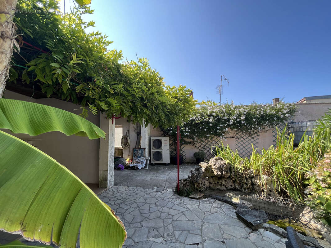 Maison à MORTAGNE-SUR-GIRONDE