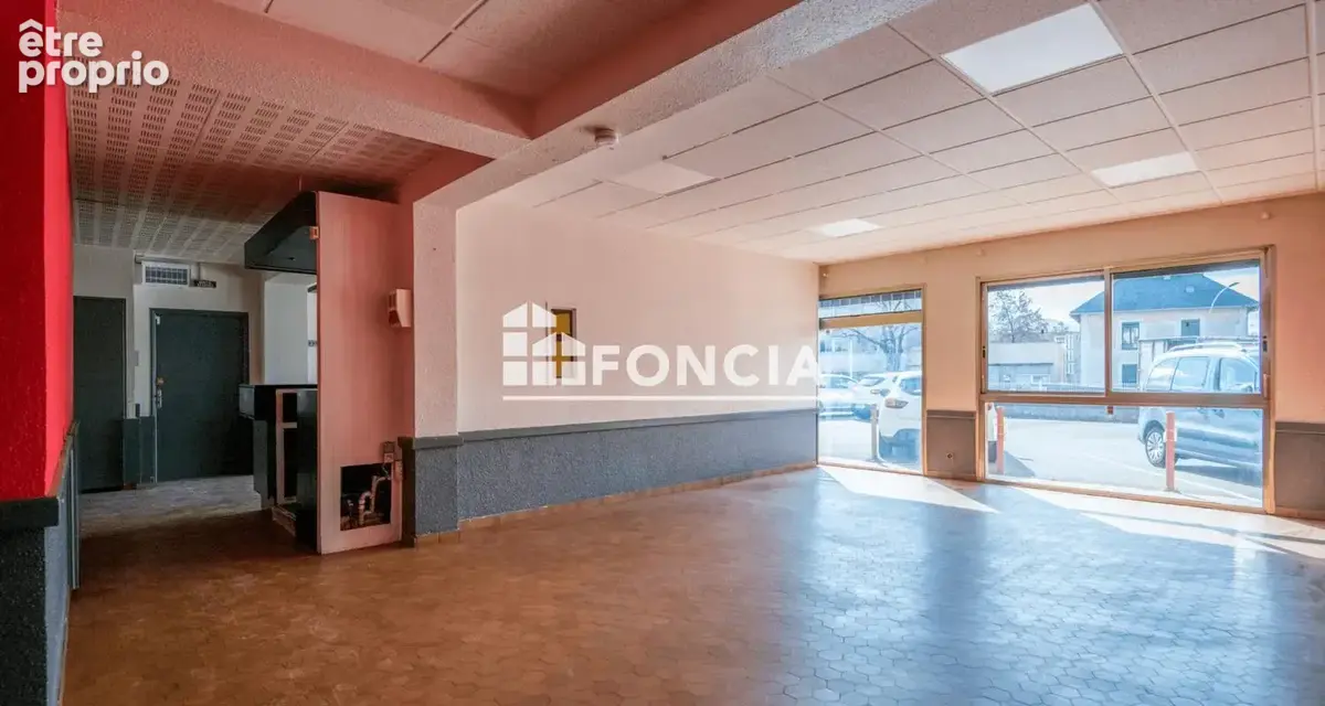 Local commercial idéal pour bureaux, cabinet professionnel, snacking avec deux grandes cave pour stockage – 102 m² - photo 8