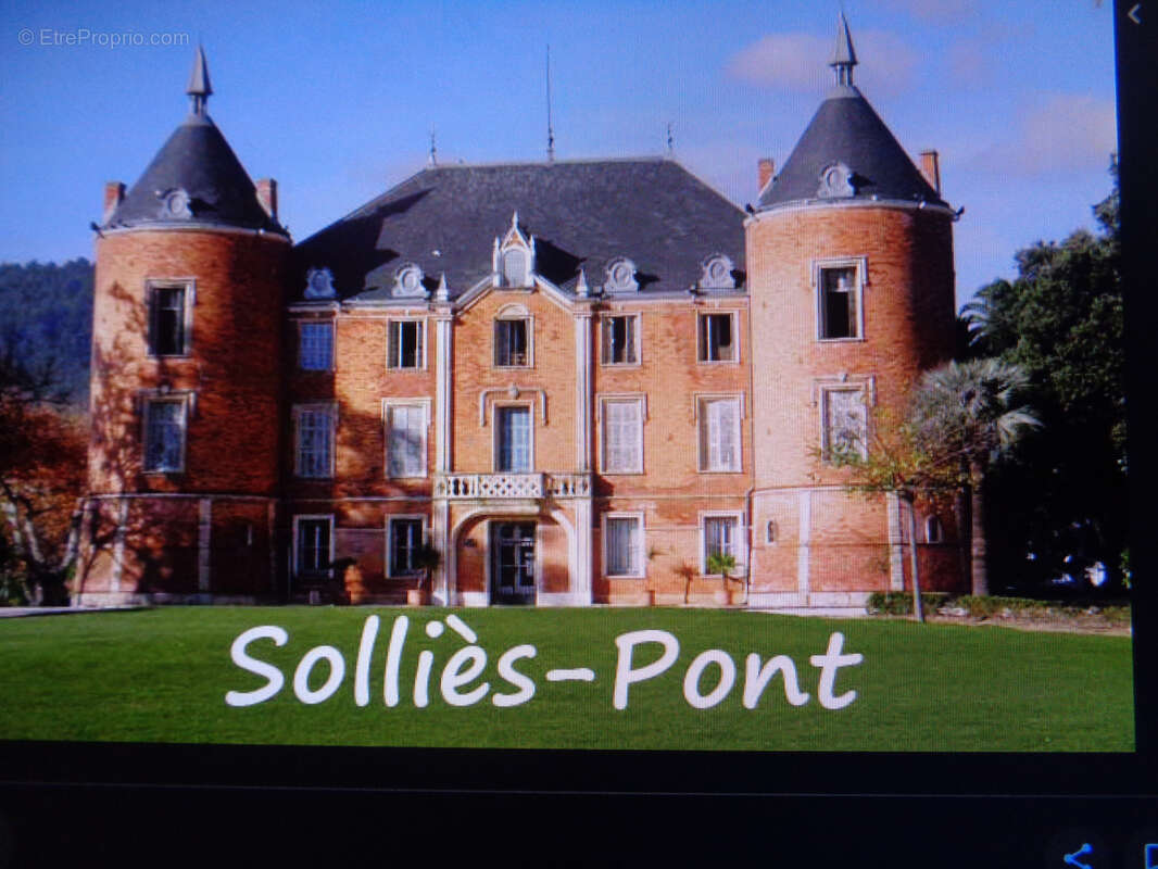 Terrain à SOLLIES-PONT
