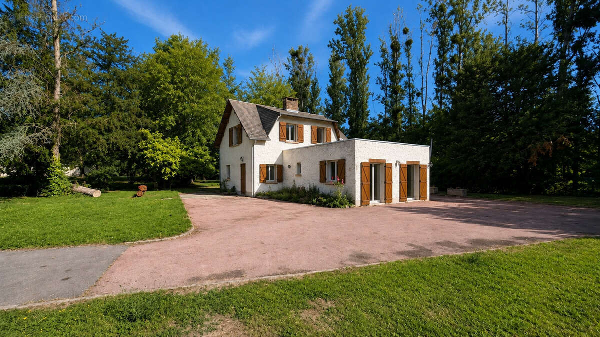 Maison à SAINT-MAURICE-MONTCOURONNE