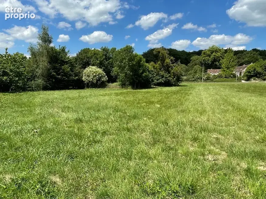 Photo Terrain à Saint-Martin-Du-Boschet au prix de 50 000€
