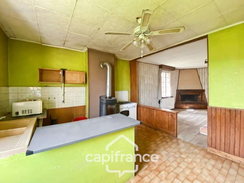 Maison en pierres à vendre -  5 pièces VERCIA (39) - 1309m² de terrain - Capifrance - Jérôme CESARIO - photo 4