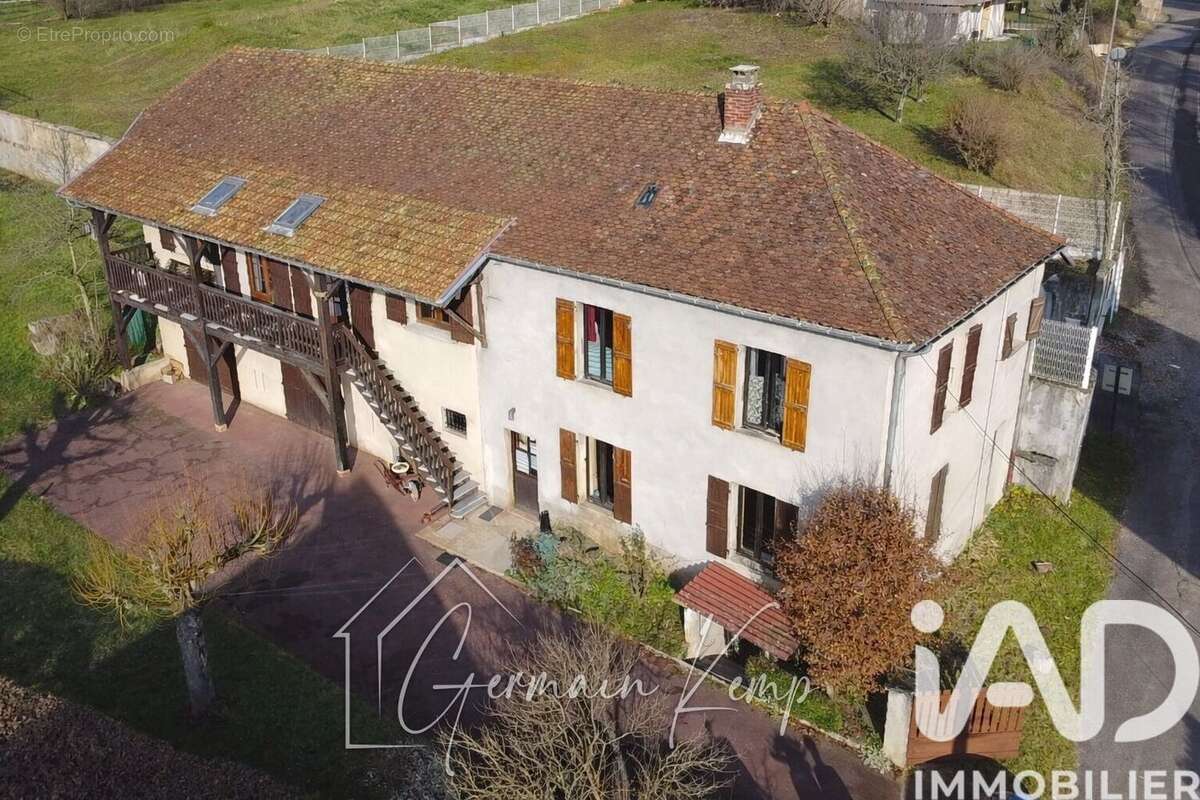 Photo 2 - Maison à LE PONT-DE-BEAUVOISIN