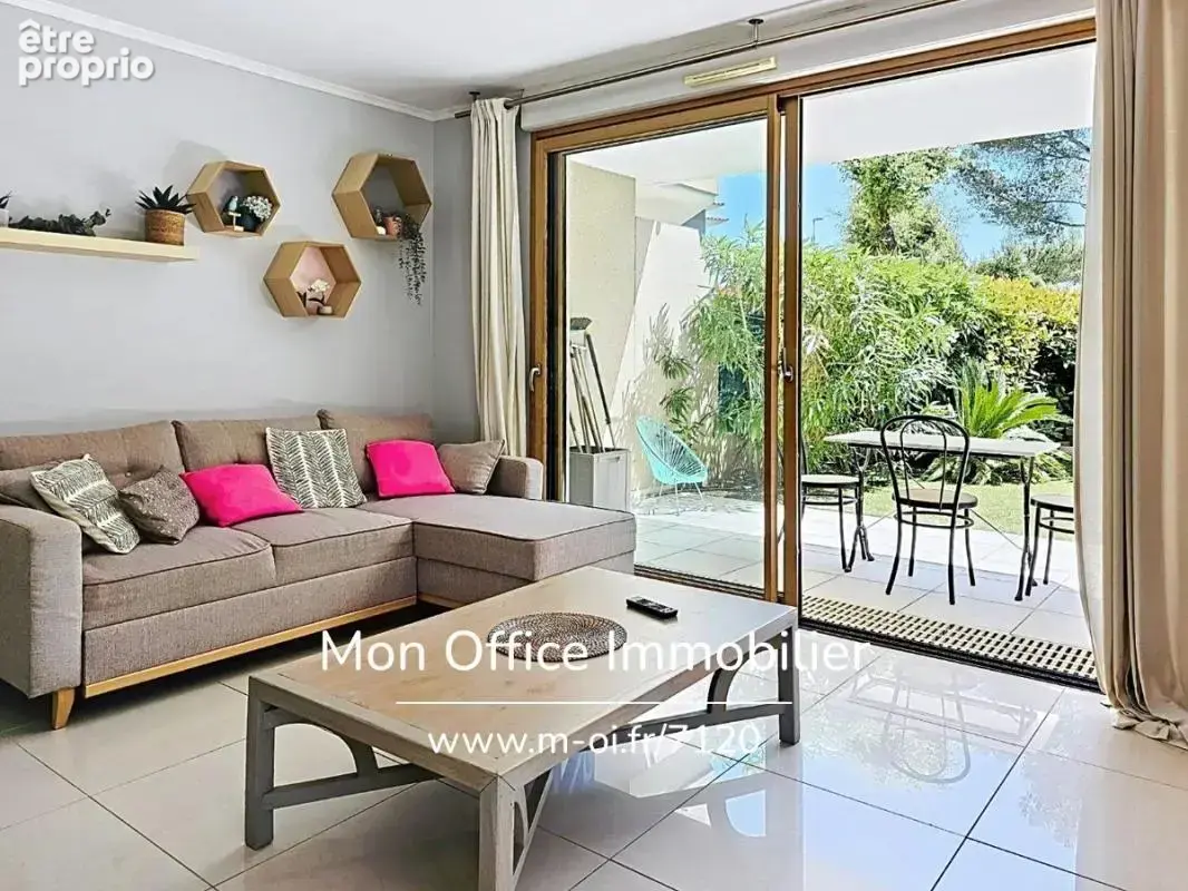Référence : 7120-les - appartement t3 grand jardin proche centre & plages à cavalaire sur mer - photo 7