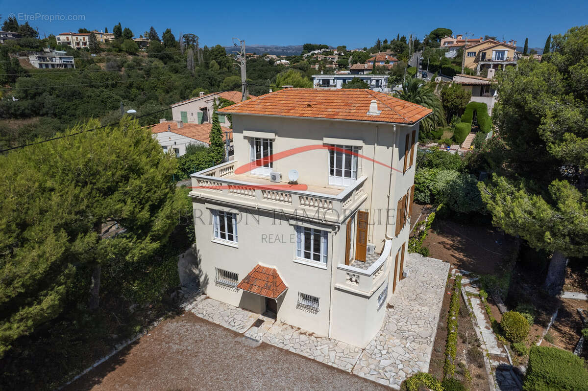 Maison à SAINT-LAURENT-DU-VAR