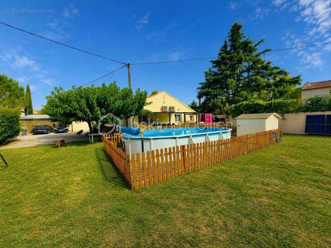 SORGUES – Maison familiale de 150 m² – Autonomie en eau et en électricité – Piscine, spa, suite parentale et fort potentiel d'év - photo 15