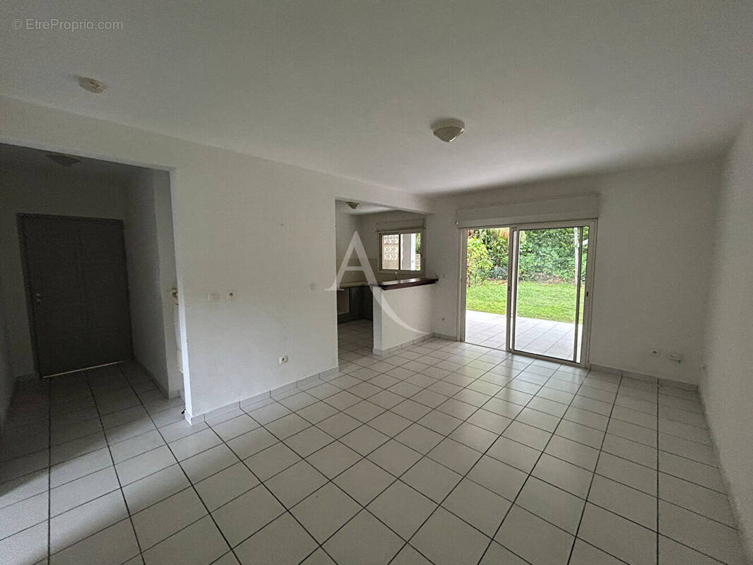 Appartement à REMIRE-MONTJOLY