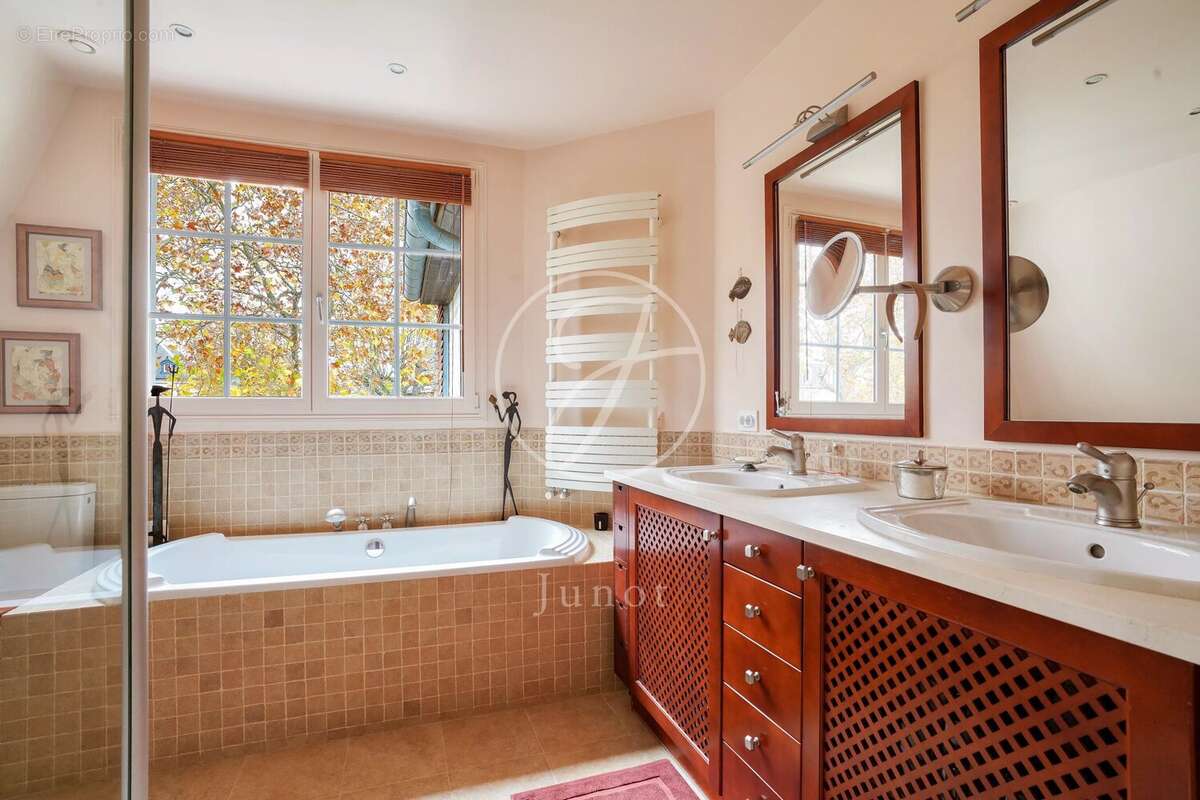 Maison à LE VESINET