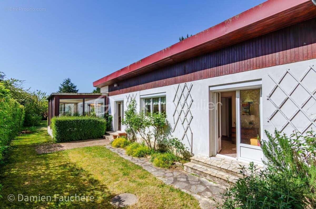 Maison familiale de plain-pied majoritairement avec véranda et jardin au calme ! - photo 5