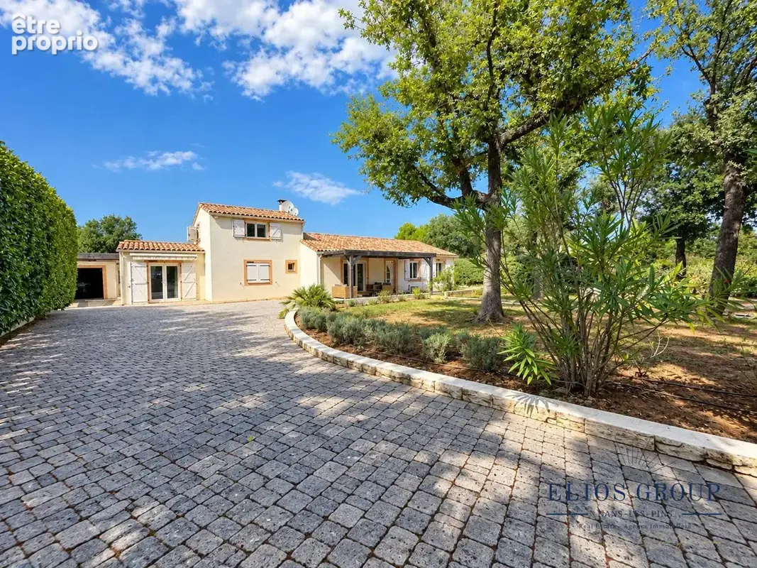 Photo Maison à Nans-Les-Pins au prix de 785 000€