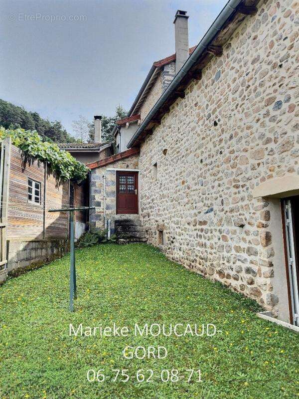 Maison à BEAUZAC