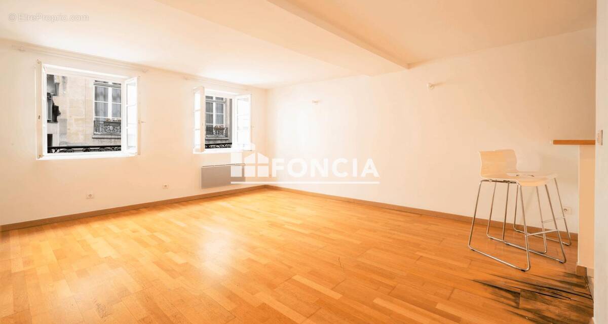 Appartement à PARIS-3E