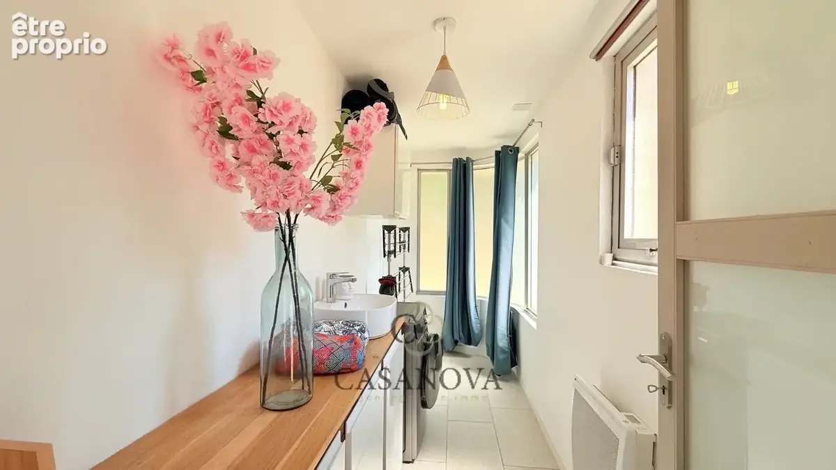 Maison de village rénovée de 137 m² avec appartement indépendant et deux garages à Montblanc - photo 5