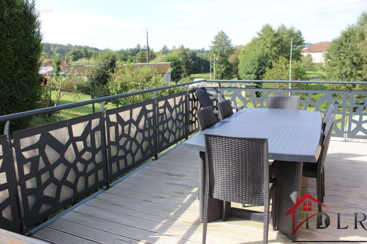 Maison à LAVAL-SUR-VOLOGNE