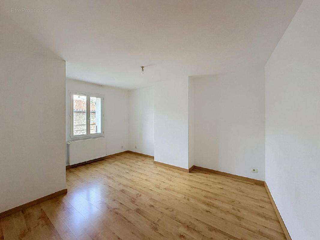 Maison 67 m² à Aze  - photo 4