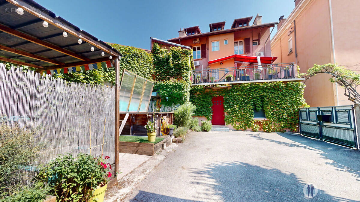 Appartement à SAINT-MARTIN-D'HERES