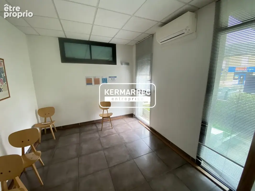Commerce 155 m² à vendre à Saint-Jacques-De-La-Lande (35136) - photo 2