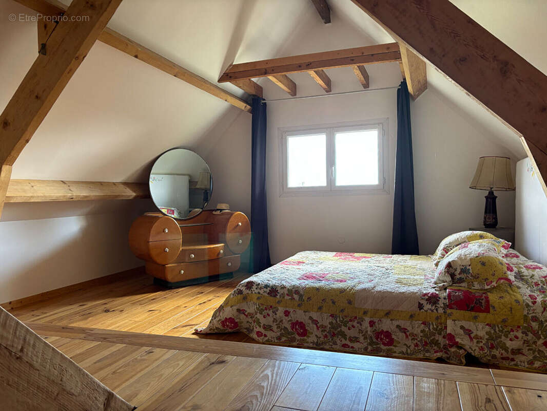 Maison proche de toutes commodités, 8 pièces, 6 chambres, 185 m² sur 2913 m² de terrain - photo 8