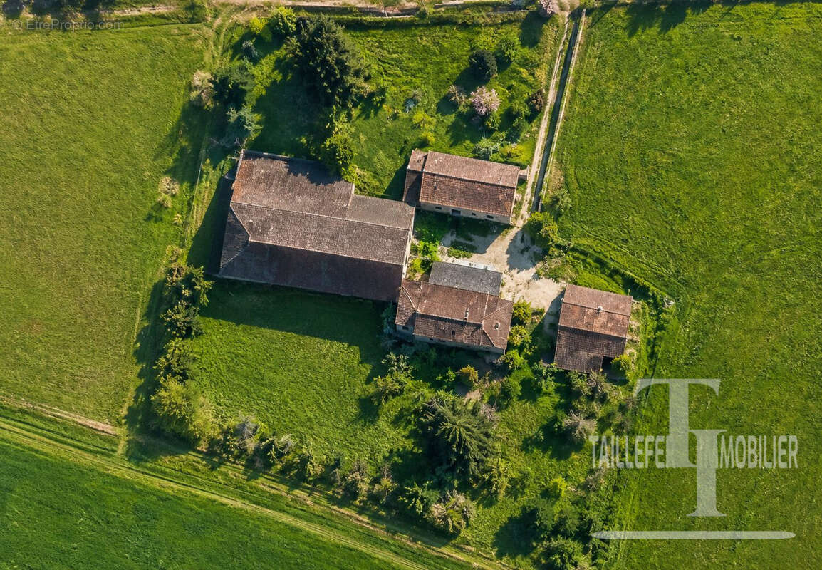 Maison à MAINZAC