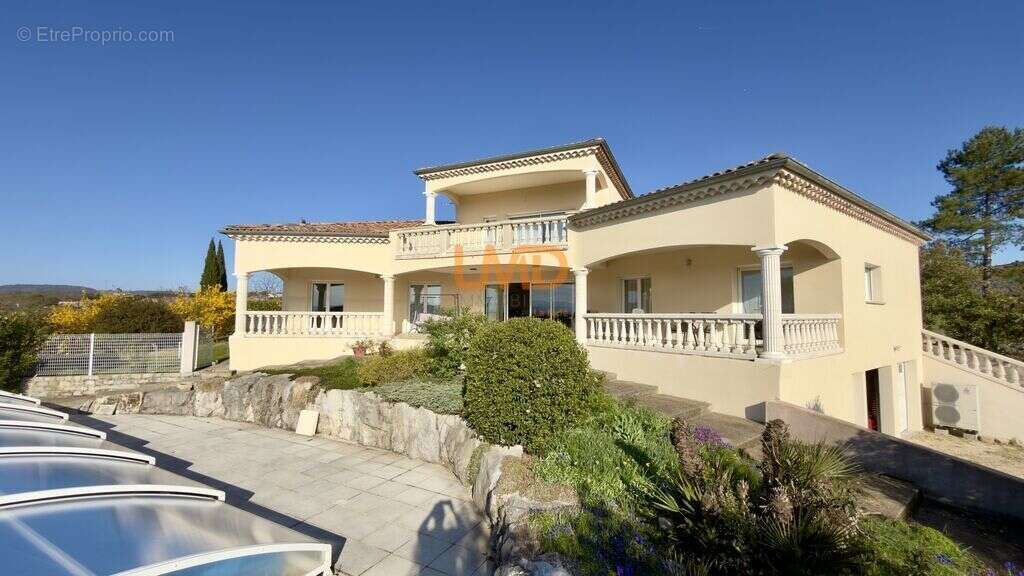 Domaine avec gîtes + villa de standing + 7 000 m² constructibles - photo 4